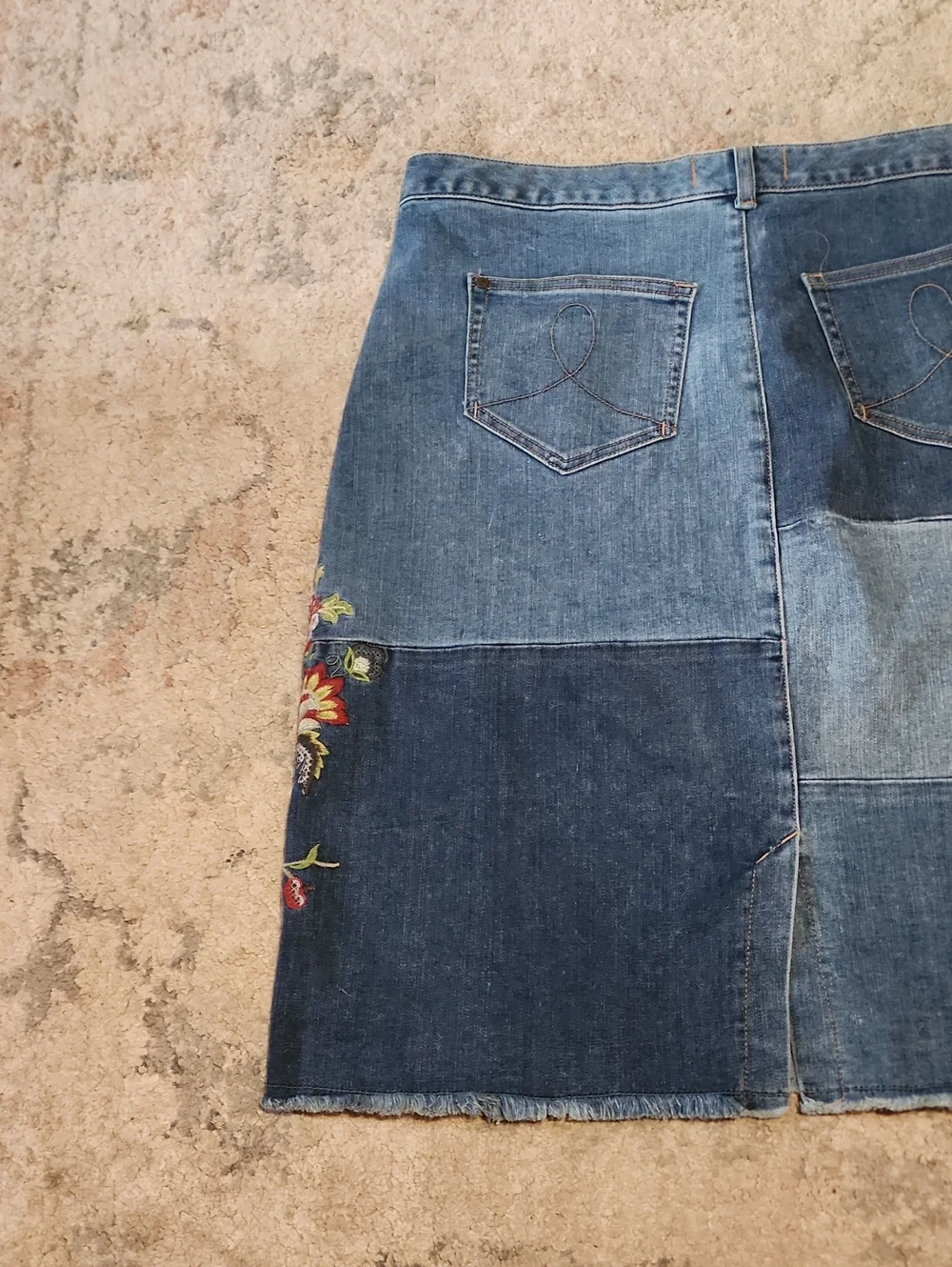 Sundance Driftwood Patchwork XL Embroidered Denim Skirt Frayed Raw Hem Blue Boho